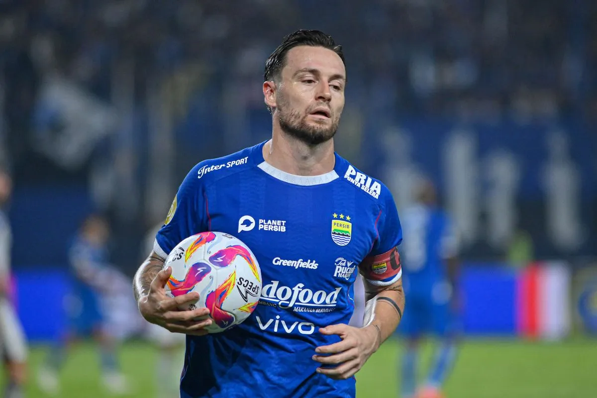 Marc Klok Officially Extends Contract with Persib Bandung Until 2027